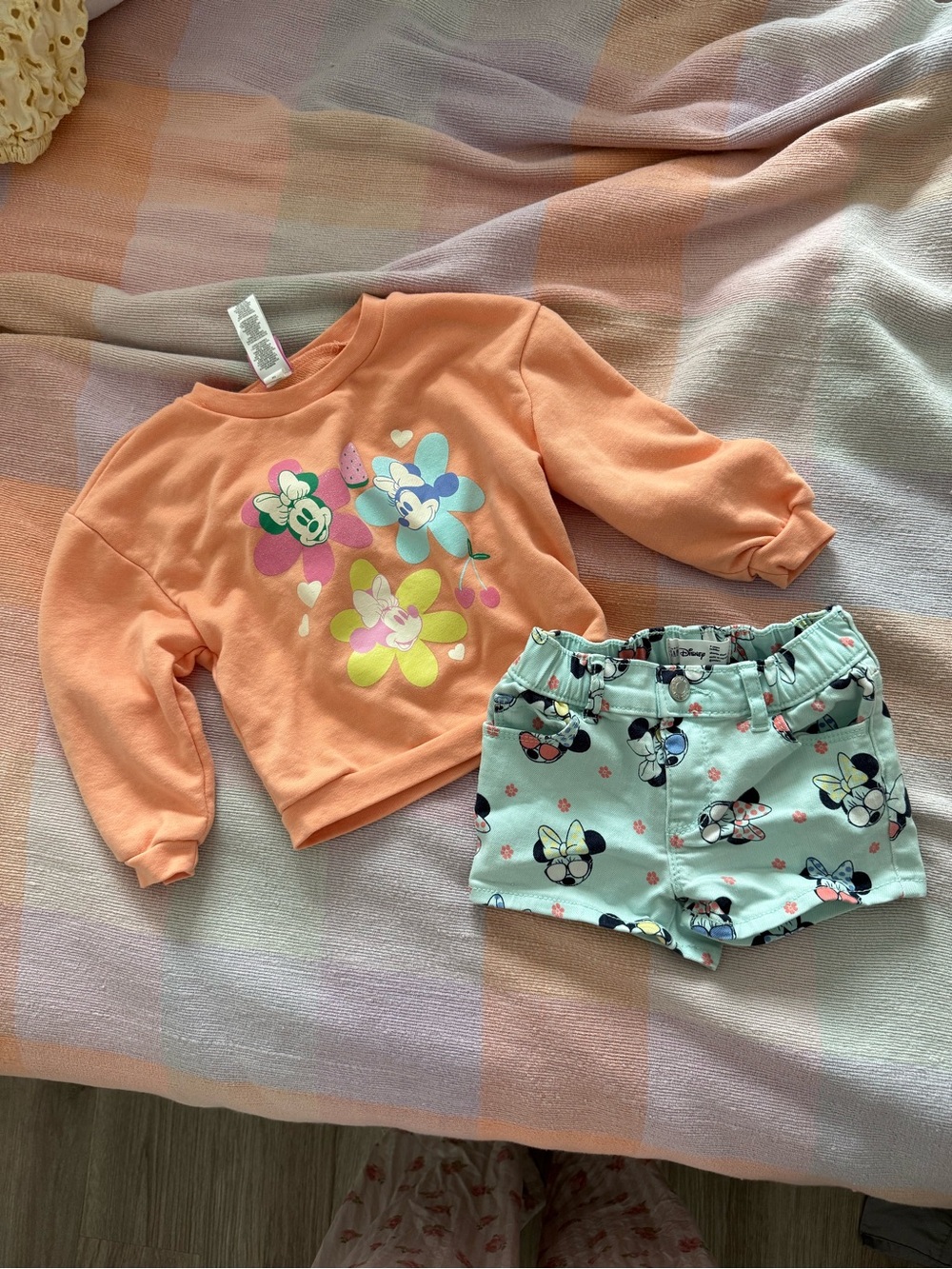 Peach Minnie Mouse Floral Sweatshirt & Mint Minnie Shorts Set 4t